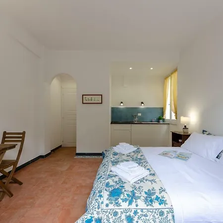 Dom wakacyjny Joivy Charming House For 12, With Patio In