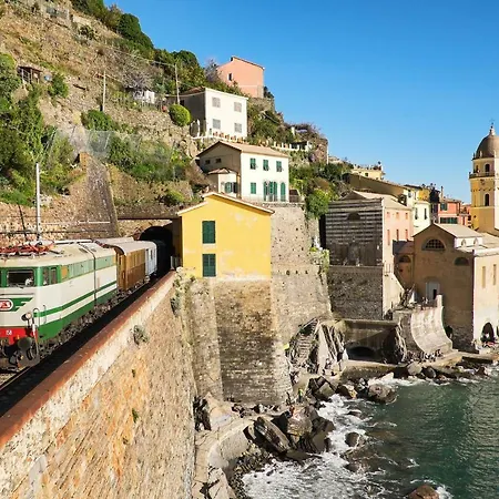 Joivy Charming House For 12, With Patio In * Vernazza