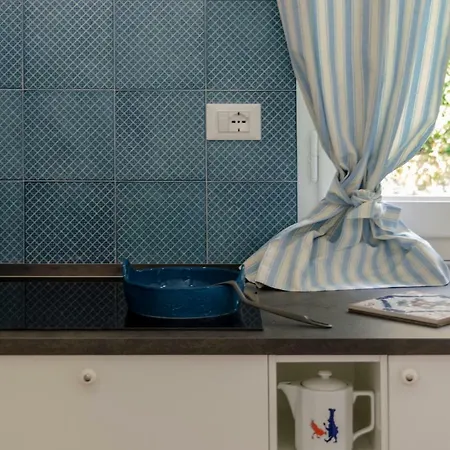 Joivy Charming House For 12, With Patio In