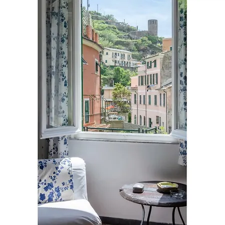 Dom wakacyjny Joivy Charming House For 12, With Patio In *