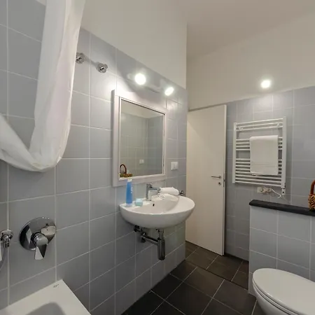 Joivy Charming House For 12, With Patio In *